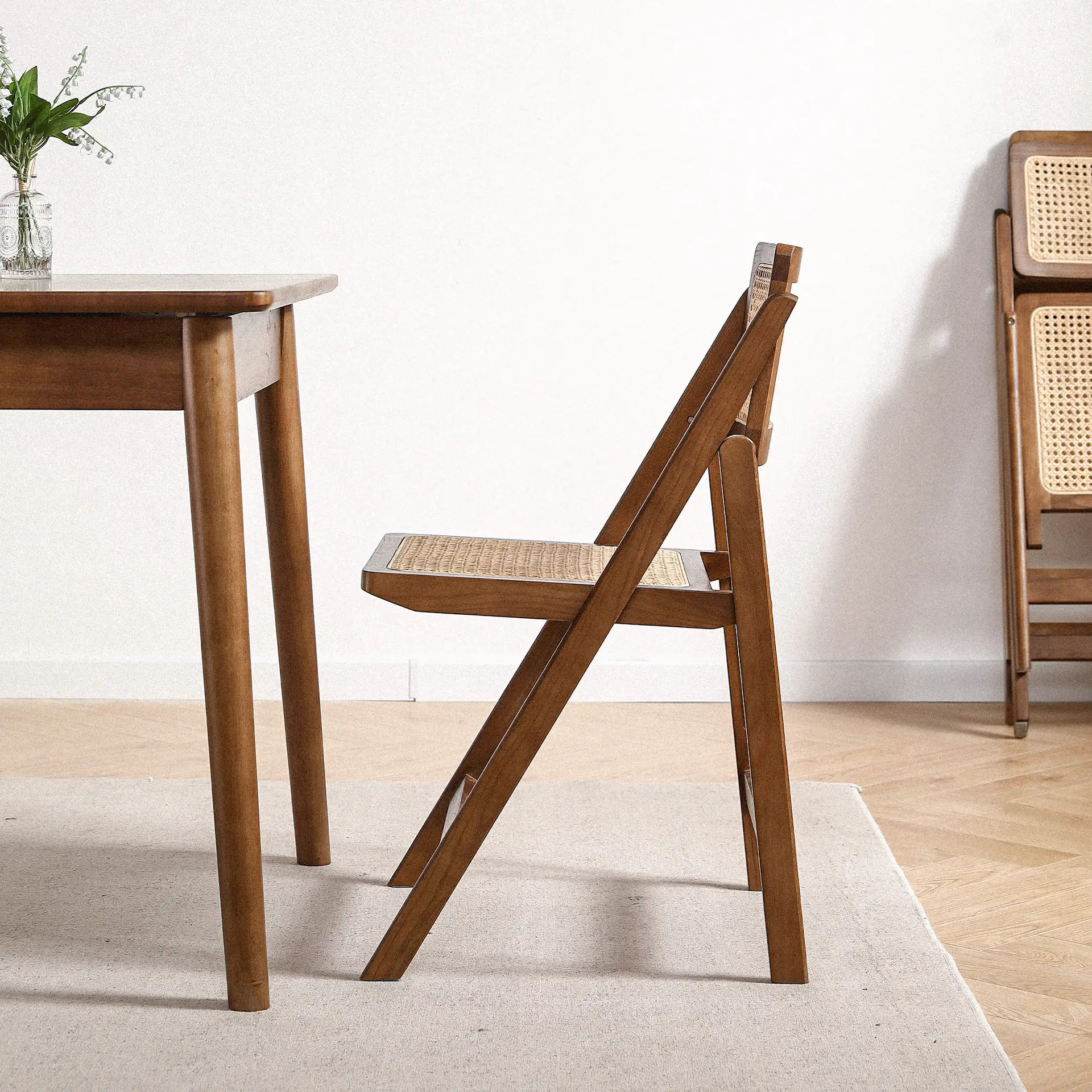 NEU: Hochwertige Massivholz-Stühle mit kleinen Mängeln – stark reduziert! - TB006 Klappstuhl Esche Walnuss